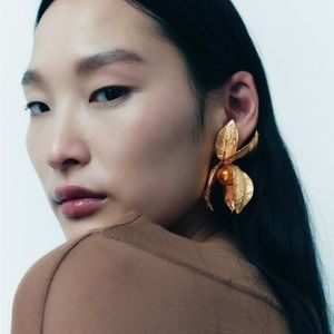 NWT Zara Physalis Gold Earrings